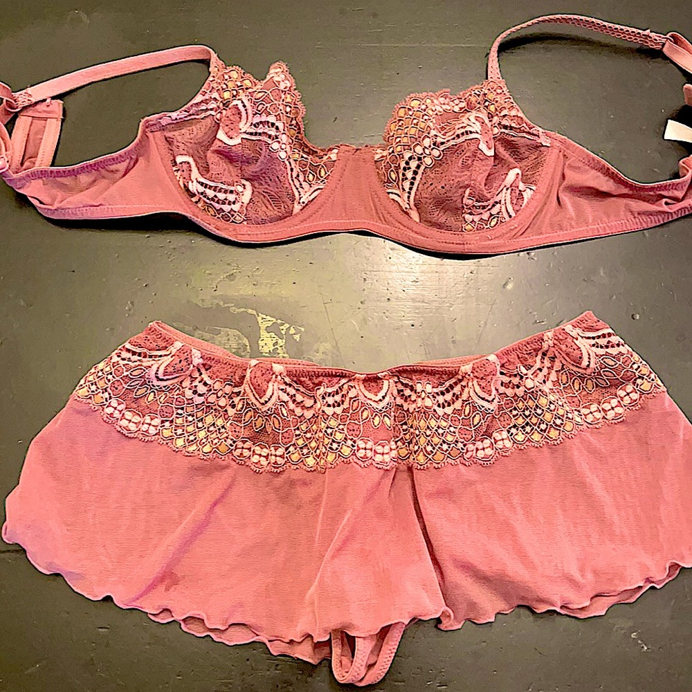 Gillian and O’Malley bra and thong skirt set